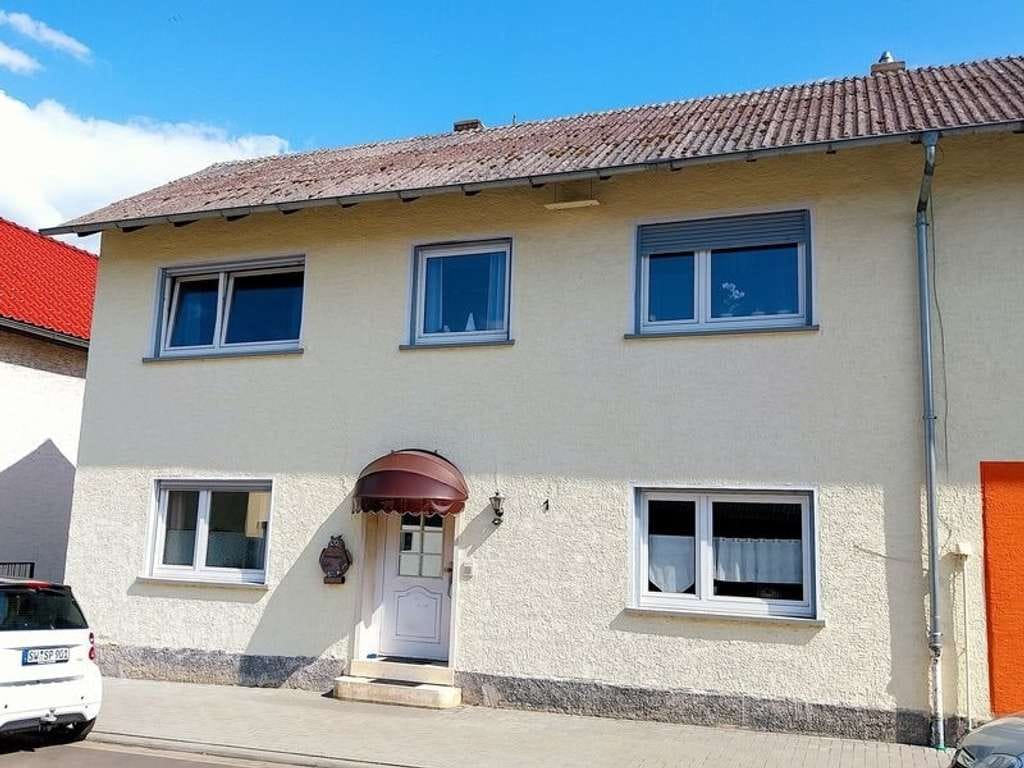 Immobilie in Hungen - Großes Einfamilienhaus mit Gewerberaum in Hungen-Villingen - Bild 2