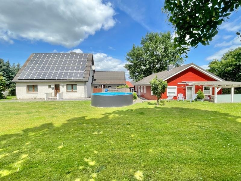 Immobilie in Ziethen - Zwei Häuser - ein Preis: Mehrgenerationen-Paradies: Holzbungalow & Siedlungshaus bei Ratzeburg - Bild 1