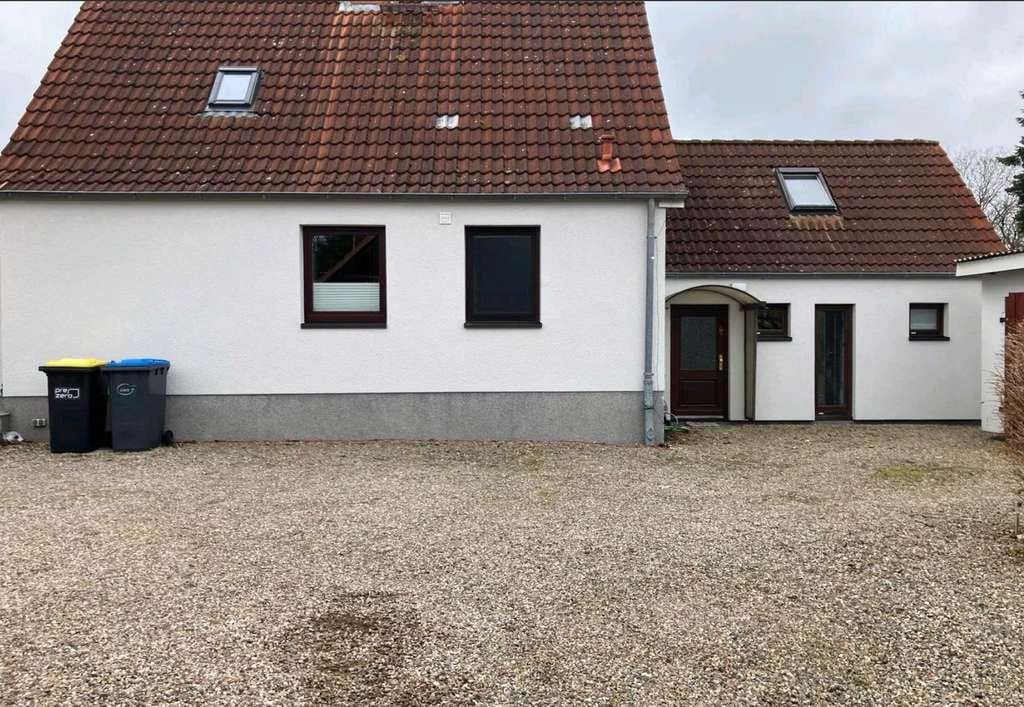 Immobilie in Damendorf - gepflegtes 2-Familienhaus mit kl. Whg und großem Grundstück - Bild 3