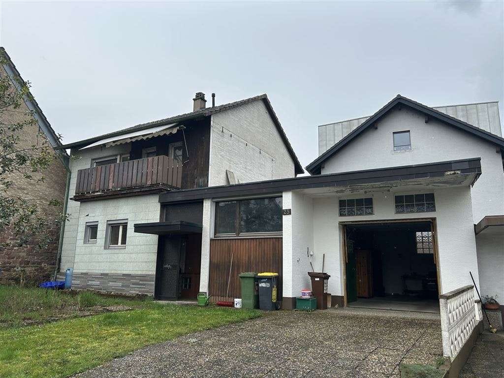 Immobilie in Bietigheim - Sanierungsbedürftiges Einfamilienhaus mit Potenzial aufkleinem Grundstück - Bild 0