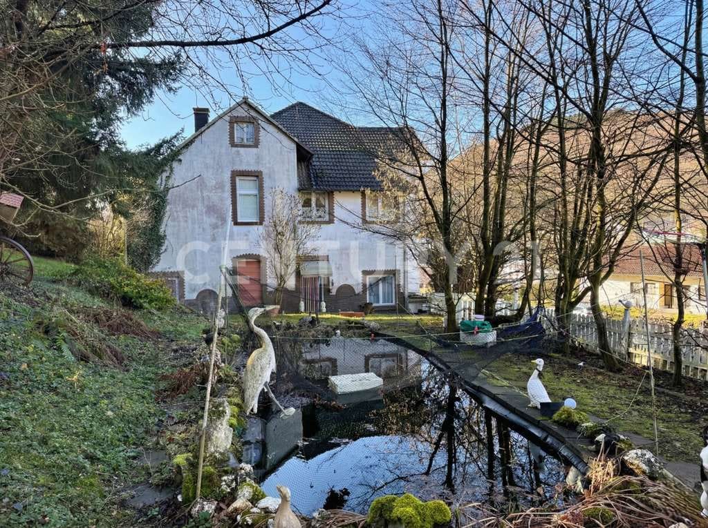 Immobilie in Leimbach - Villa-Charm trifft Motorsport-Leidenschaft: Großes Anwesen mit Baupotenzial nahe dem Nürburgring - Bild 1