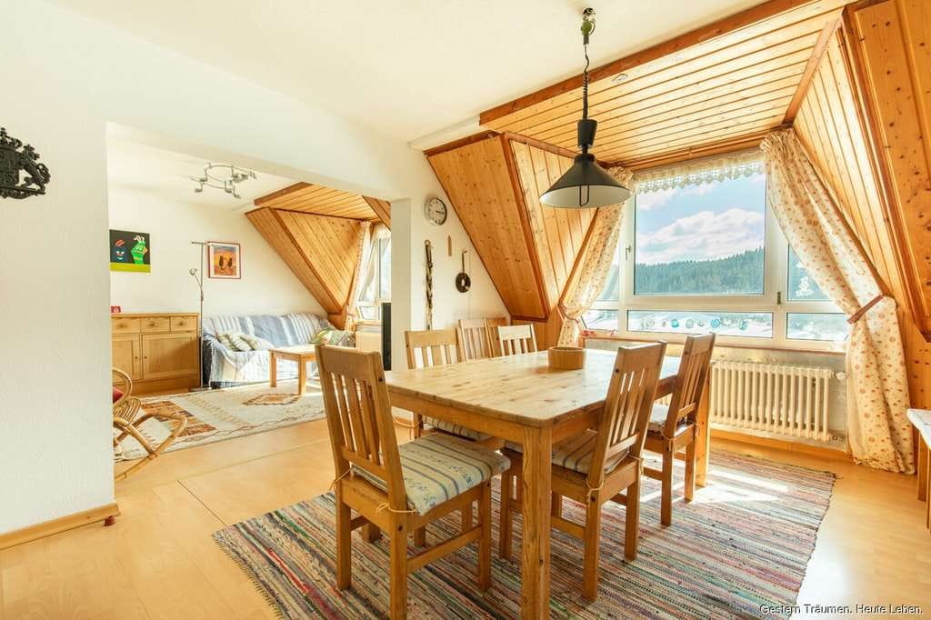 Immobilie in Schluchsee - Natur, Ruhe, Weitblick: Großzügige Wohnung mit Maisonette-Charakter nahe Schluchsee zu verkaufen - Bild 1