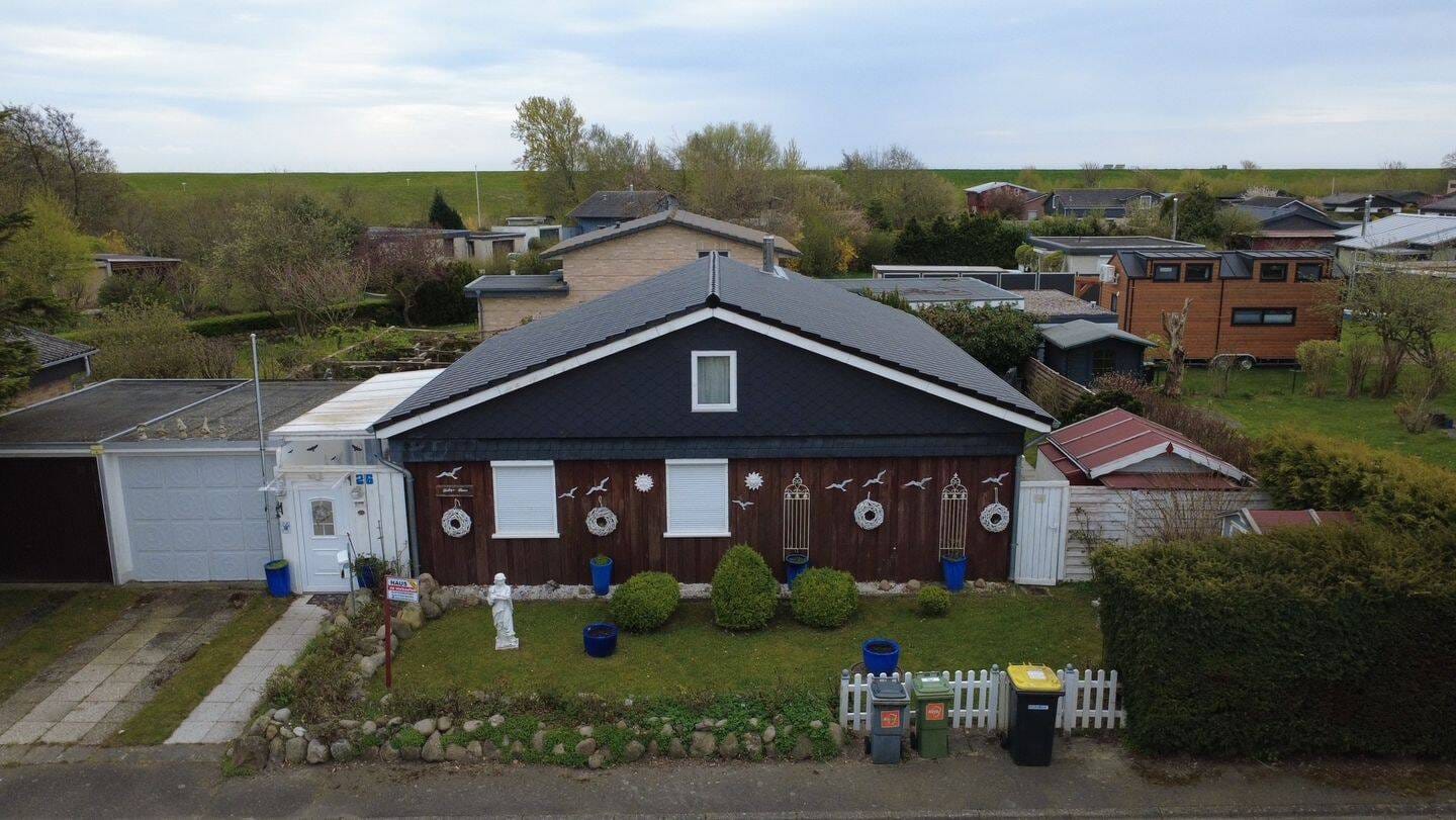 Immobilie in Warwerort - Attraktives Ferienhaus direkt am Deich bei Büsum - Bild 0