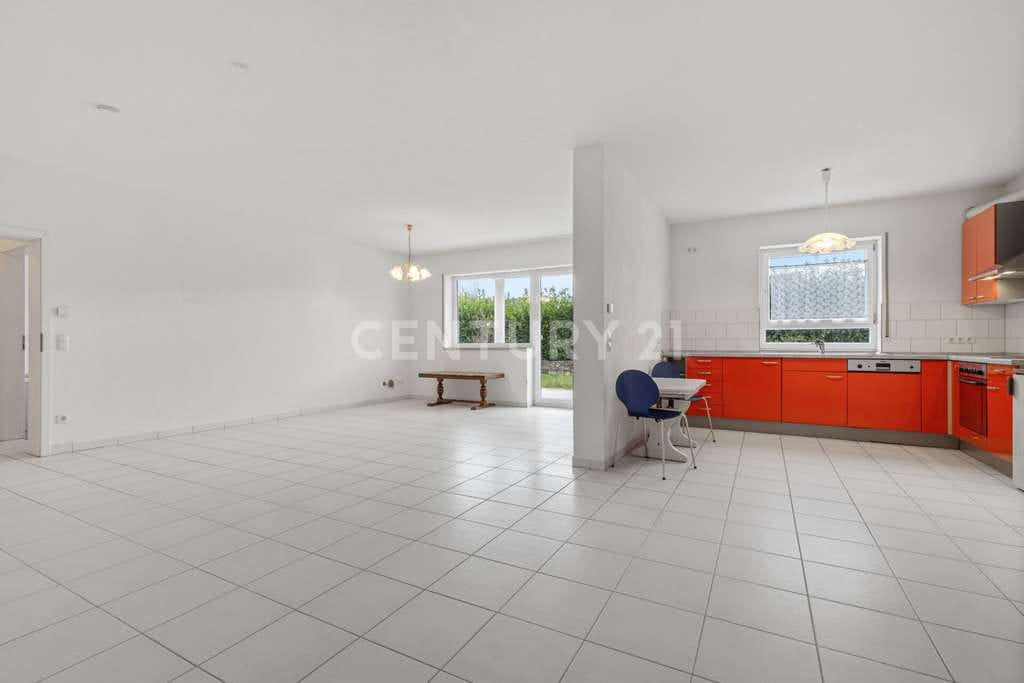 Immobilie in Kieselbronn - Super Wohnung mit großer Terrasse, Gartenanteil und Doppelgarage - Bild 1