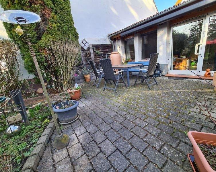Immobilie in Rödermark - Für Individualisten! Wohnen und Arbeiten unter einem Dach: Saniertes 2-Fam.-Haus mit Nebengebäude u. großem Grundstück  - Bild 0