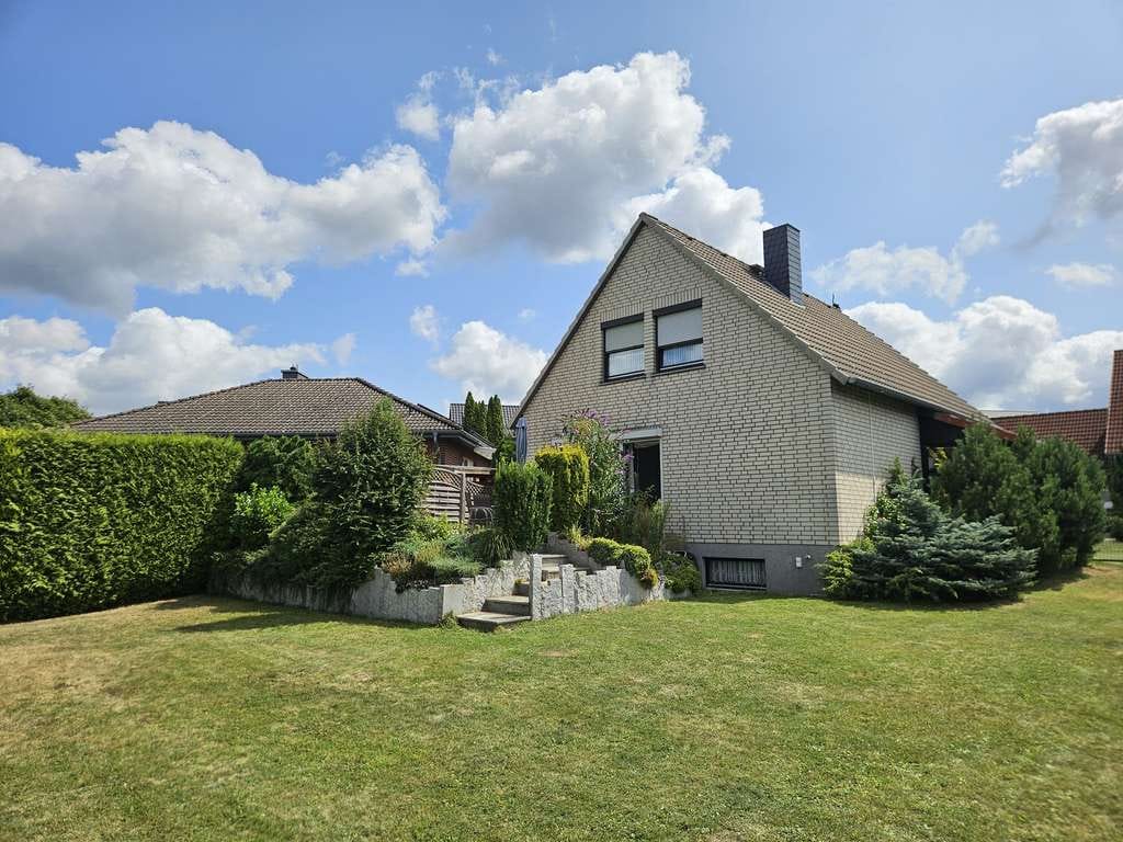 Immobilie in Hülsede - Charmantes Einfamilienhaus mit traumhaftem Garten und herrlichem Ausblick - Bild 1