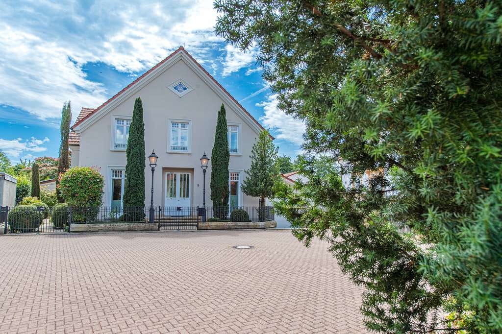 Immobilie in Minfeld - Exklusive Villa mit Pool und Panoramablick in bester Lage von Minfeld - Bild 3