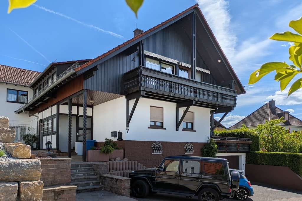 Immobilie in Erbach - 1 Haus 2 Wohnungen? Eigentlich beides! Viel Platz & viele Möglichkeiten in zentraler Lage von Erbach - Bild 0