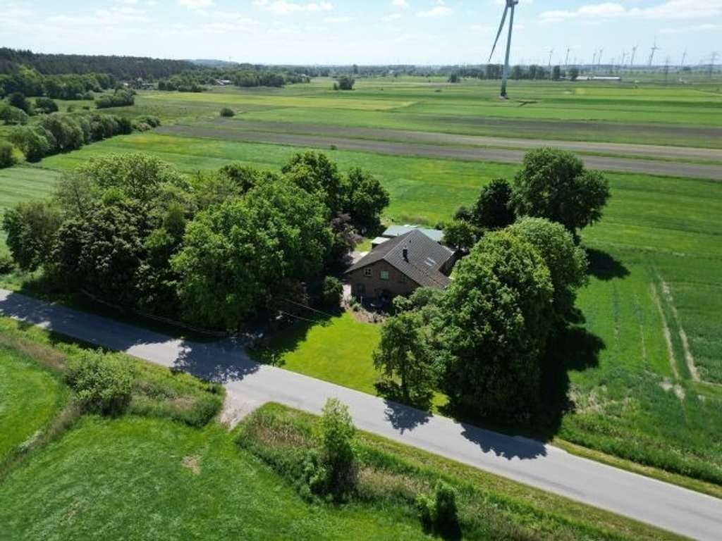 Immobilie in Barlt - Verkauf eines individuellen Landhauses in Alleinlage zwischen St. Michaelisdonn und Barlt in Nordsee - Bild 1