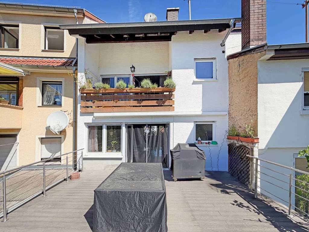 Immobilie in Schönau - Vielseitig nutzbares 1-2-FH mit Einliegerwohnung/Gewerbeeinheit in zentraler Lage von Schönau - Bild 2