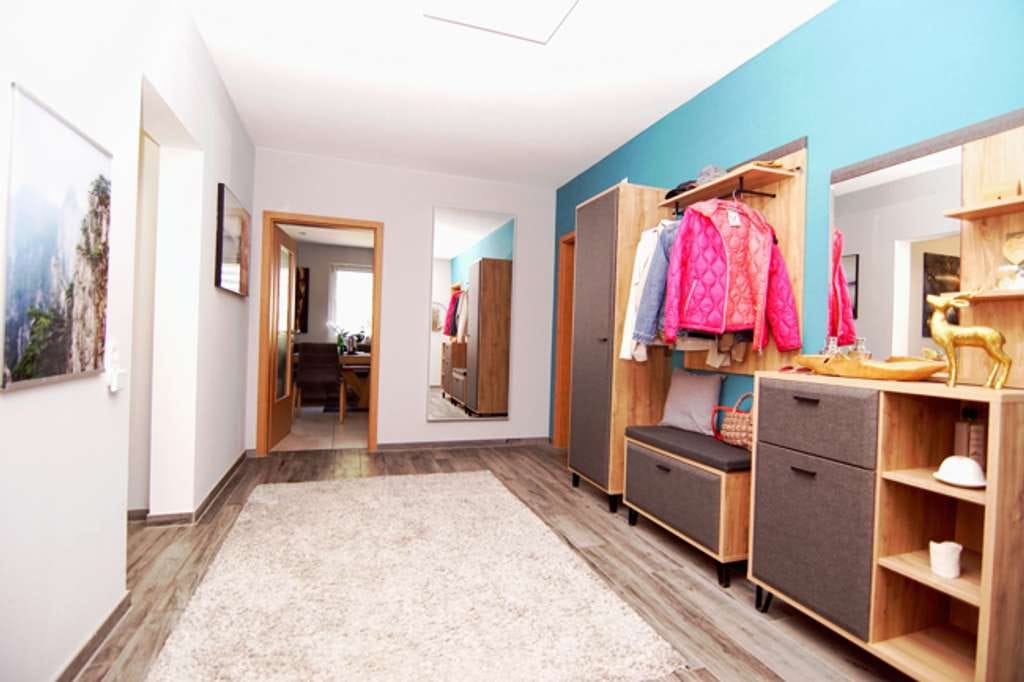 Immobilie in Weihenzell - Ansbach-Weihenzell: Zeitlos schöne, moderne 4- Zimmer-EG-Wohnung mit Doppelgarage und Carport - Bild 2