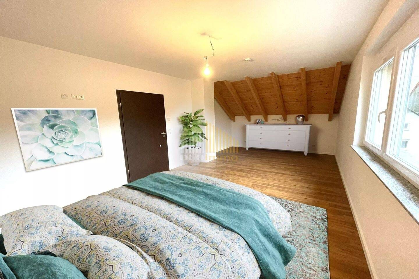 Immobilie in Zerf - Großzügige Maisonette-Eigentumswohnung in Zerf - modern, energieeffizient und sofort bezugsbereit - Bild 2