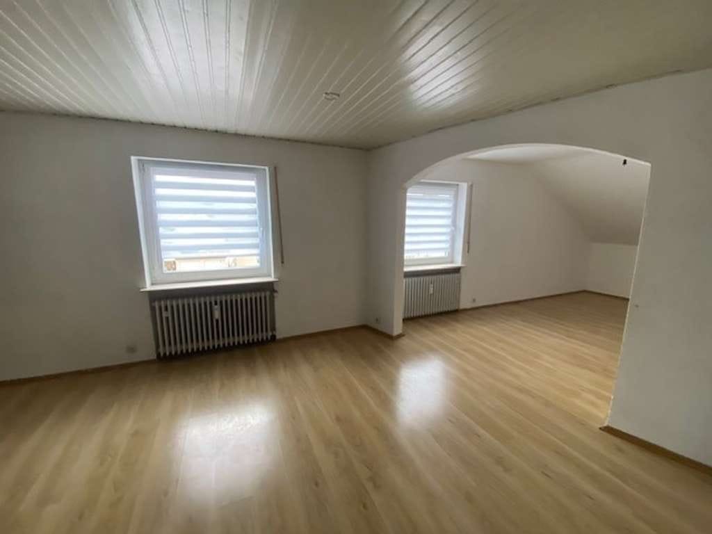 Immobilie in Regenstauf - Großzügige 4,5 Zimmer Wohnung mit Gartennutzung in Diesenbach bei Regenstauf - Bild 1