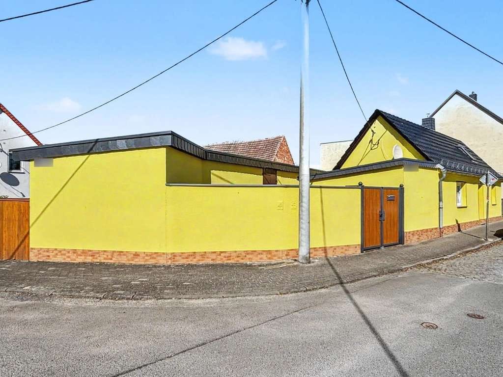 Immobilie in Belgern-Schildau - Klein aber fein: bezugsfreies Einfamilienhaus mit Innenhof, Nebengebäude und Garten in Belgern - Bild 1