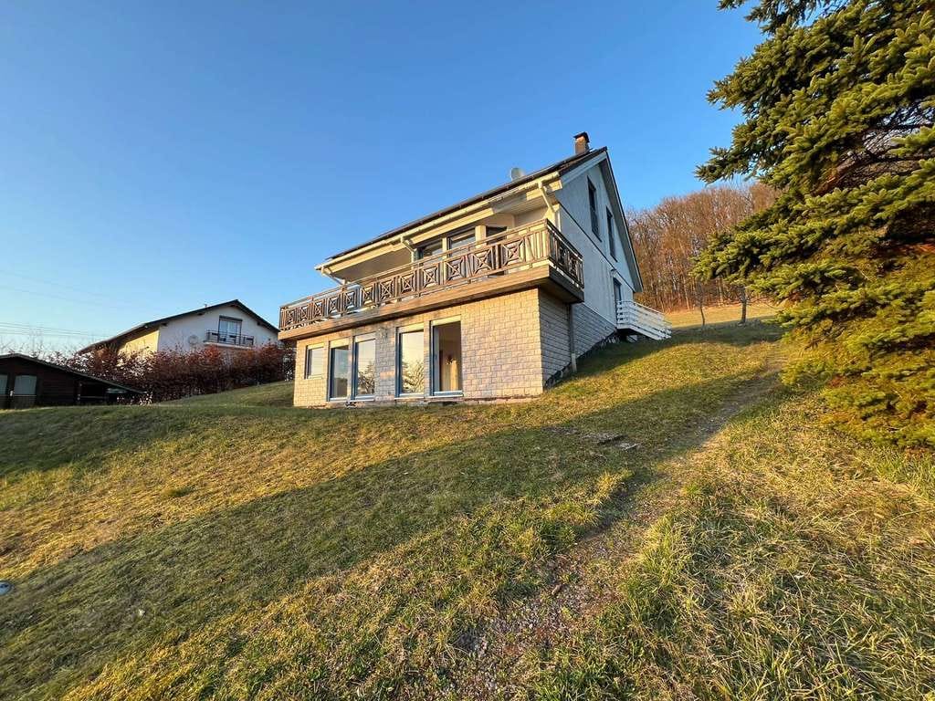 Immobilie in Schlüchtern - * RESERVIERT * Gepflegtes Haus mit Einliegerwohnung am Hang mit herrl. Fernblick und in Waldrandlage - Bild 3
