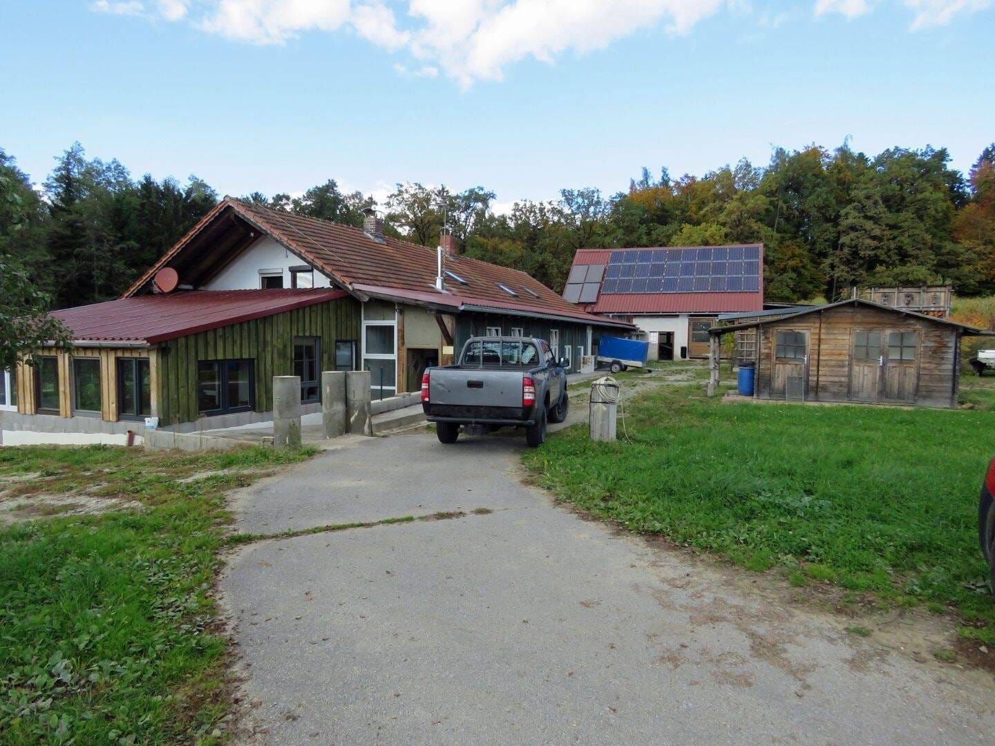 Immobilie in Hofkirchen - Anwesen mit Nebengebäuden in ALLEINLAGE mit Weitblick Nähe Vilshofen - Bild 0