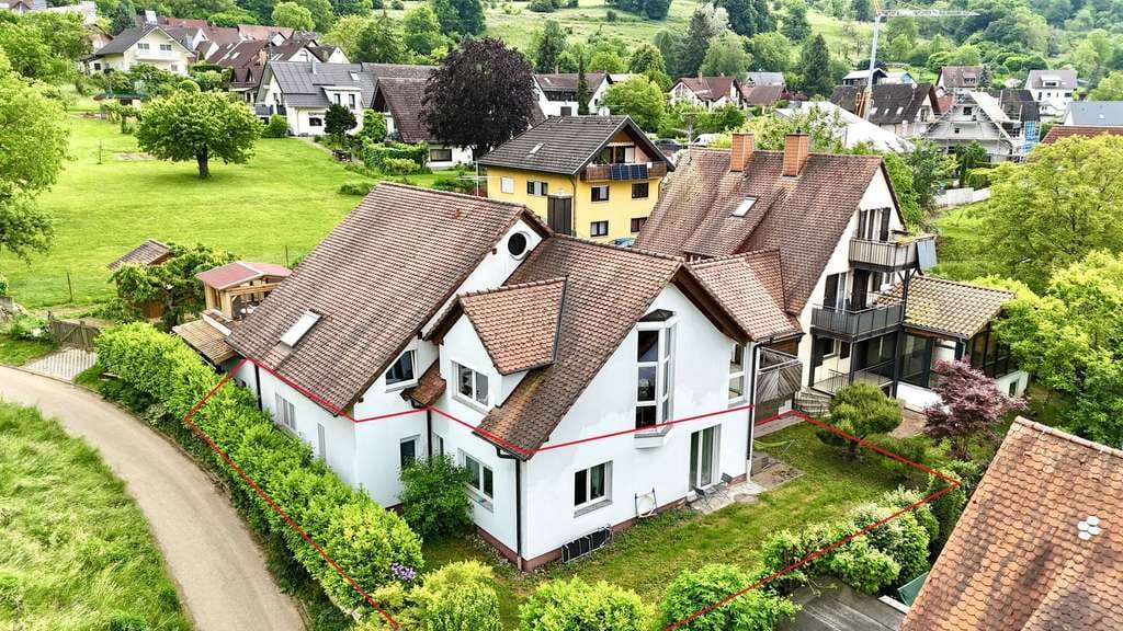 Immobilie in Ebringen - Charmante Erdgeschosswohnung mit Garten in ruhiger Lage von Ebringen: grün gelegen, ideal angebunden - Bild 2