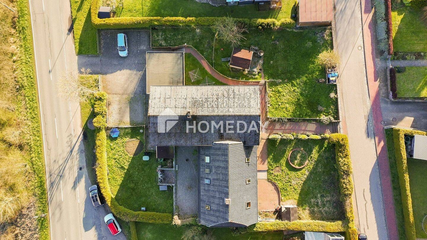 Immobilie in Ascheffel - Gepflegtes Mehrfamilienhaus mit 3 Wohneinheiten und zusätzlichem Potenzial - Bild 1
