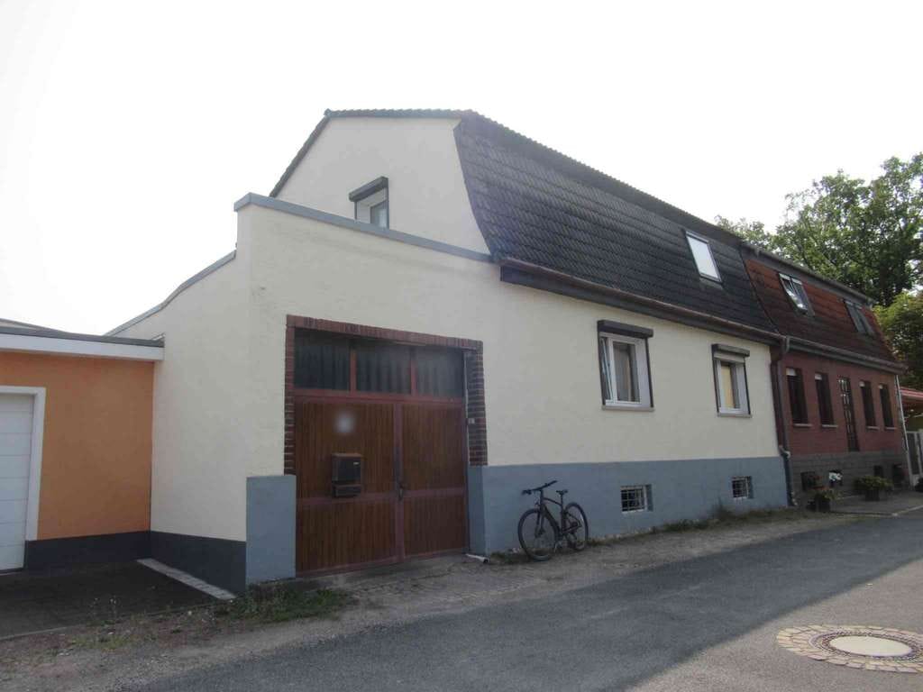 Immobilie in Dessau-Roßlau - DHH mit viel Wohnfläche und großer Werkstatt in Dessau-Roßlau zu verkaufen - Bild 0