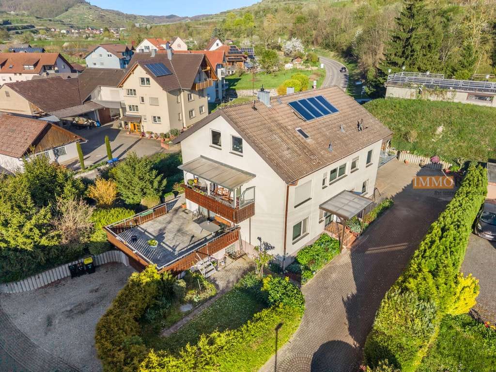 Immobilie in Vogtsburg im Kaiserstuhl - IMMORath.de - Zweifamilienhaus mit viel Platz & Garten - Bild 0