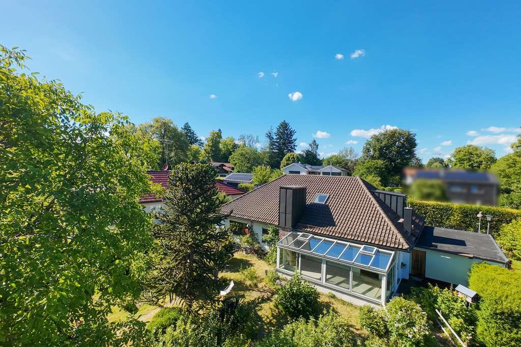 Immobilie in Icking - Freies Einfamilienhaus auf liebevoll eingewachsenem Süd-Grundstück mit viel Potenzial in Icking - Bild 1