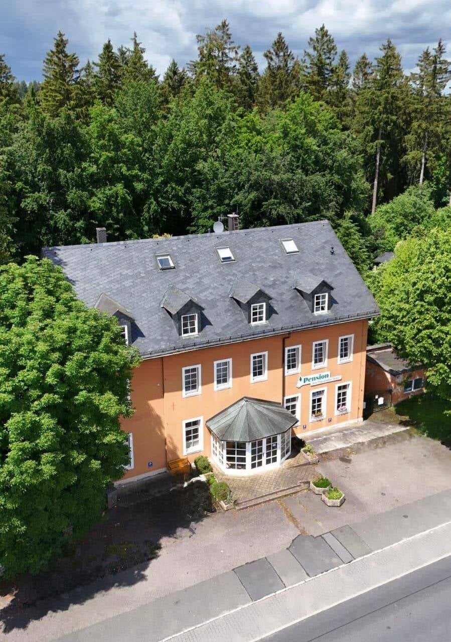 Immobilie in Tharandt - Zauberhafte Pension im Tharandter Wald - ein Haus für Gäste, Familie und neue Ideen - Bild 1