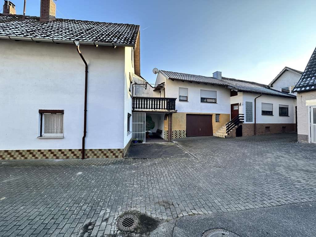 Immobilie in Külsheim - Wohnhaus mit Nebengebäude und Scheune in zentraler Lage von Hundheim
 - Bild 4