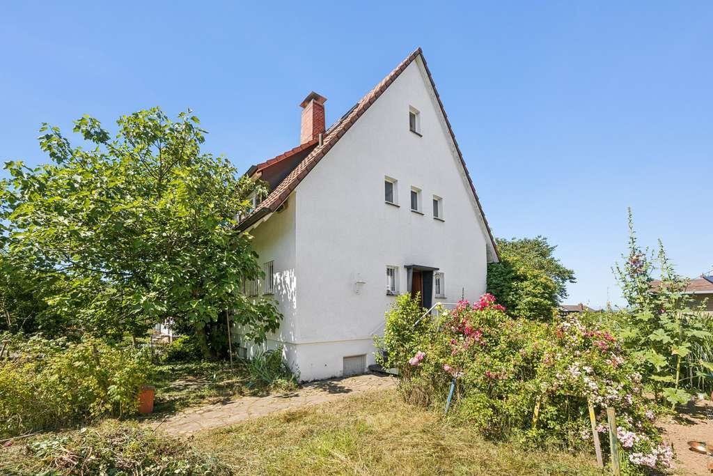 Immobilie in Ebringen - Charmantes Einfamilienhaus mit zwei Garagen, Werkstatt und Sauna – sofort bezugsfertig - Bild 2