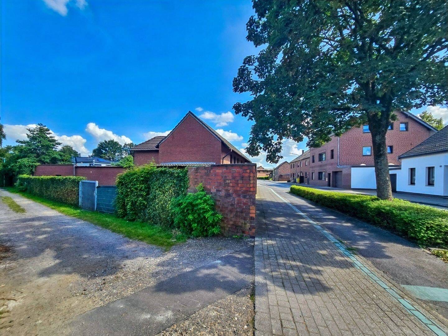 Immobilie in Viersen - Sanierungsobjekt: Einfamilienhaus auf großem Grundstück - Bild 1