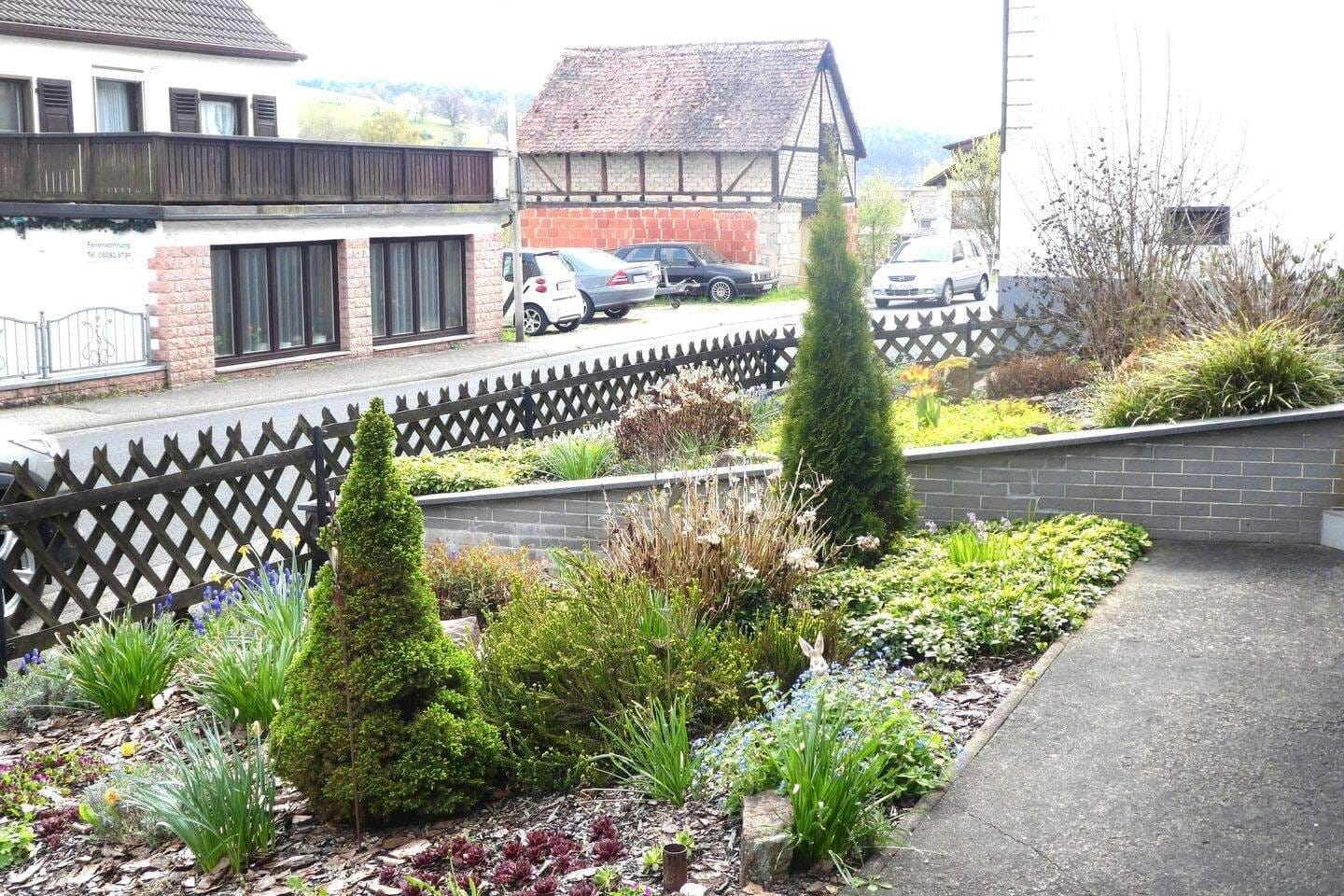 Immobilie in Heimbuchenthal - GANESHA-IMMOBILIEN...freistehendes, sehr gepflegtes Wohnhaus mit viel Potenzial ! - Bild 2