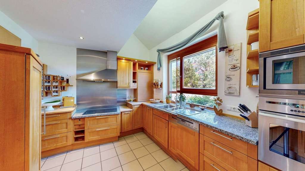 Immobilie in Geroldshausen - Architektur trifft auf Wohnkomfort – Niedrigenergiehaus mit besonderem Raumgefühl - Bild 3