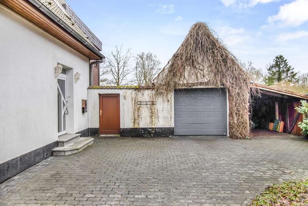 Immobilie in Schwanewede - Löhnhorst/Leuchtenburg: Zweifamilienhaus mit großem Garten, Sonnenterrasse und Garage in guter Lage - Bild 2