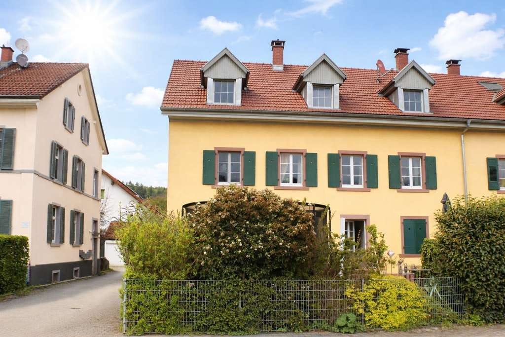 Immobilie in Maulburg - Großzügige 5-Zimmer-Dachgeschosswohnung in einem denkmalgeschützten Wohnensemble in Maulburg - Bild 0