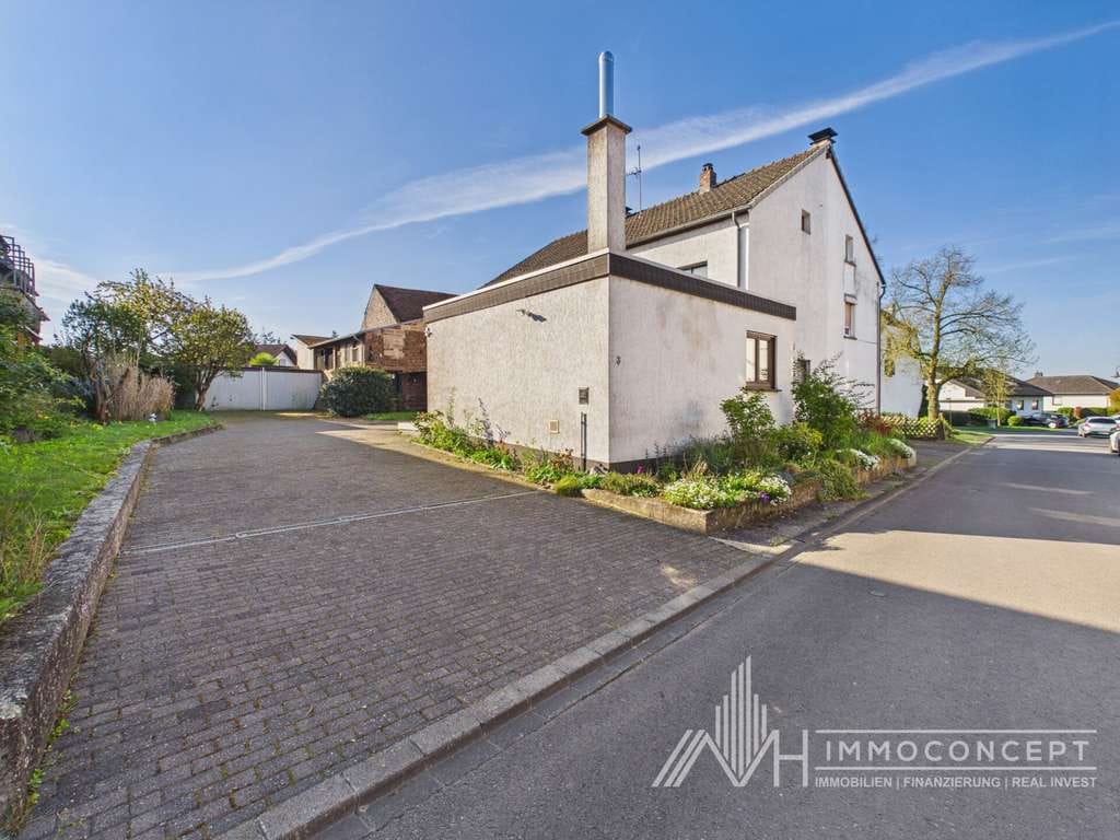 Immobilie in Wittlich - Doppelhaushälfte in 54516 Wittlich | Doppelgarage | Balkon und Terrasse | Scheune - Bild 1