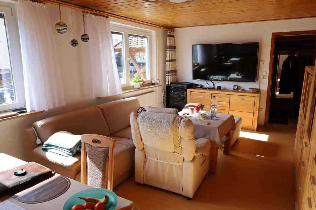 Immobilie in Rosenfeld - ZWEI WOHNUNGEN ZUR EIGENNUTZUNG ODER VERMIETUNG: 2-Fam.-Haus Rosenfeld - Bild 2