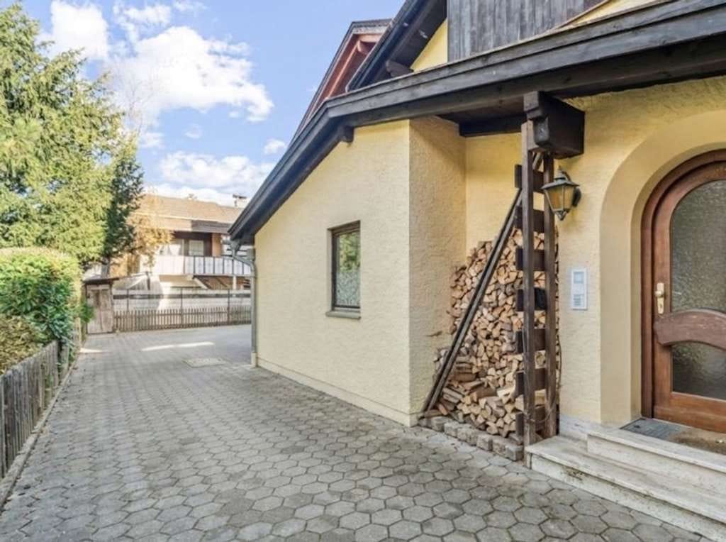 Immobilie in Garmisch-Partenkirchen - MFH mit drei Wohnungen, vermietet, guten Baureserven. Gewerbliche Nutzung, auch Gastro möglich - Bild 2
