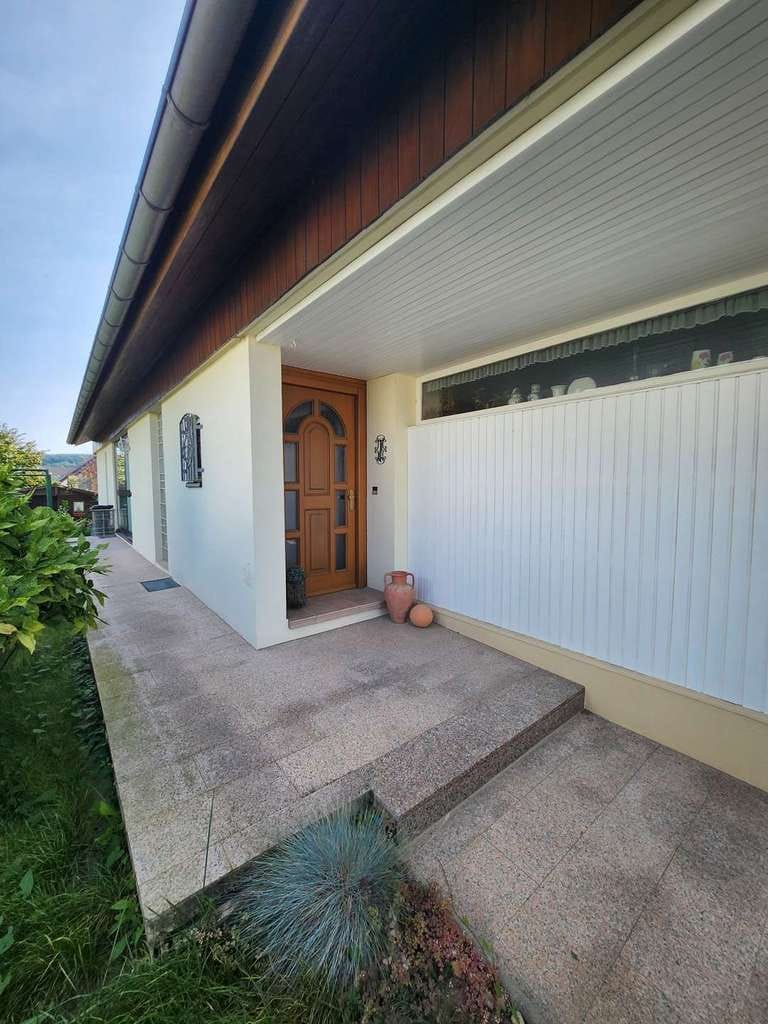 Immobilie in Obersulm - Gepflegtes Einfamilienhaus mit 2 Einliegerwohnungen in Willsbachs bester Wohnlage - Bild 4