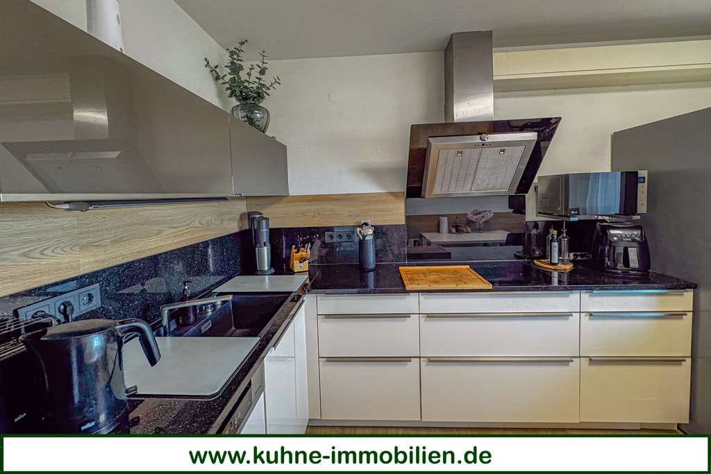 Immobilie in Müschenbach - Zweifamilienhaus mit Charme und Platz für eigene Ideen - Bild 3