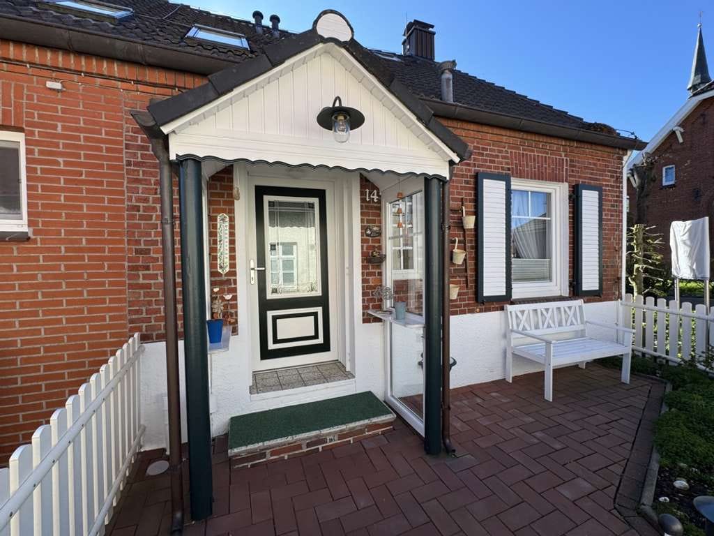 Immobilie in Krummhörn - Idyllisches Wohnen auf der Warft:
Gepflegte Doppelhaushälfte mit Garten und Doppelcarport - Bild 2