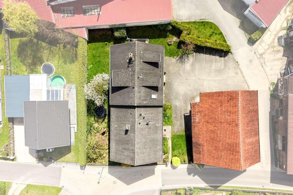 Immobilie in Berg b.Neumarkt i.d.OPf. - Zwei voll vermietete Mehrfamilienhäuser mit 5 Wohneinheiten auf großem Grundstück in Loderbach bei B - Bild 3
