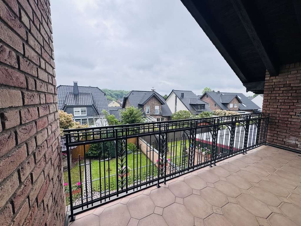 Immobilie in Hürth - Attraktives Zweifamilienhaus mit Garten, Garage und viel Potential in Hürth! - Bild 4