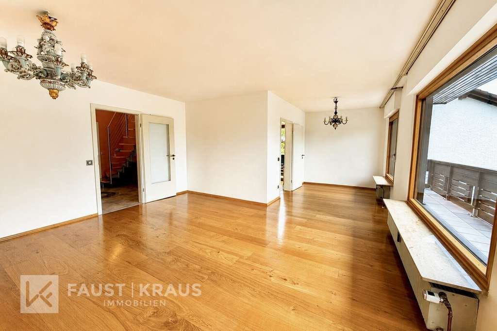 Immobilie in Hösbach - Energieeffizientes Einfamilienhaus mit Einliegerwohnung, Wärmepumpe und PV auf Erbpachtgrundstück - Bild 2