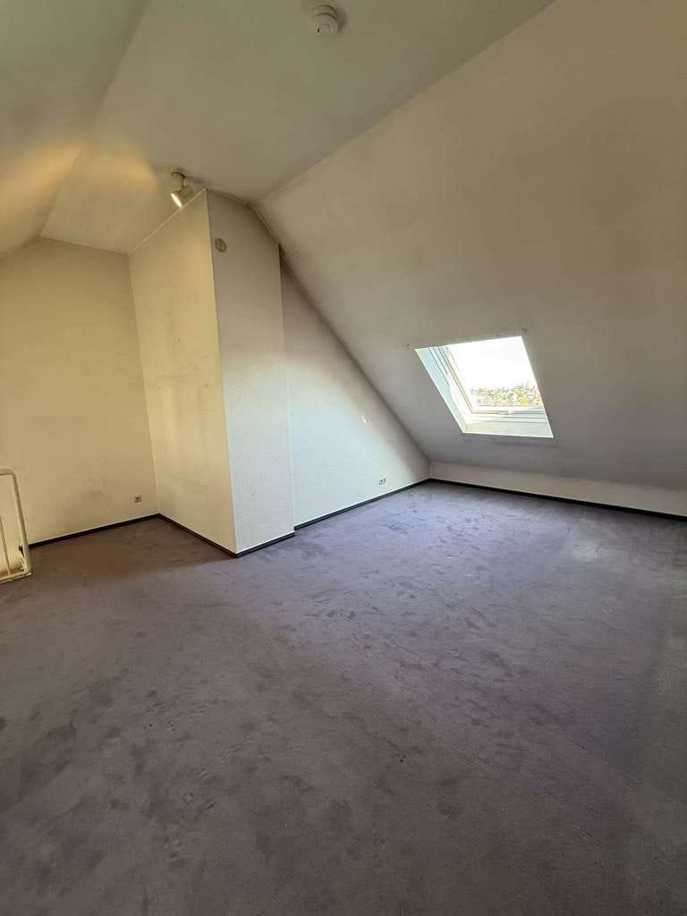 Immobilie in Schwalbach - Charmante 3-Zimmer Maisonette mit offener Galerie - Bild 3