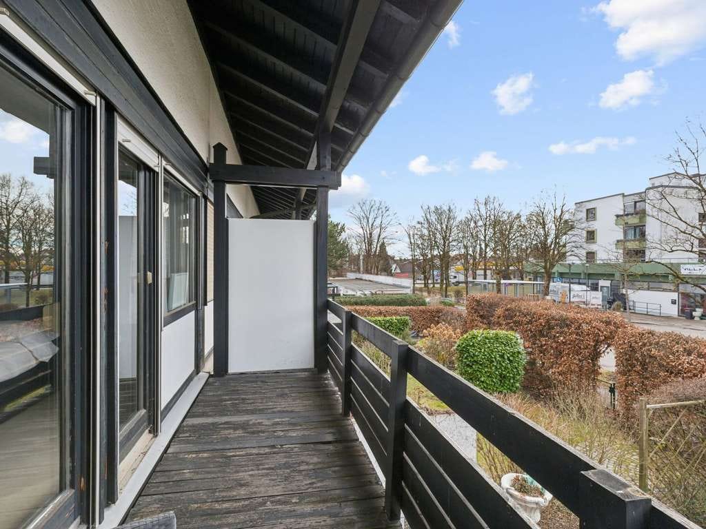 Immobilie in Aschheim - Charmantes Reihenmittelhaus mit Terrasse, Balkonen und Dachterrasse in Aschheim bei München - Bild 2