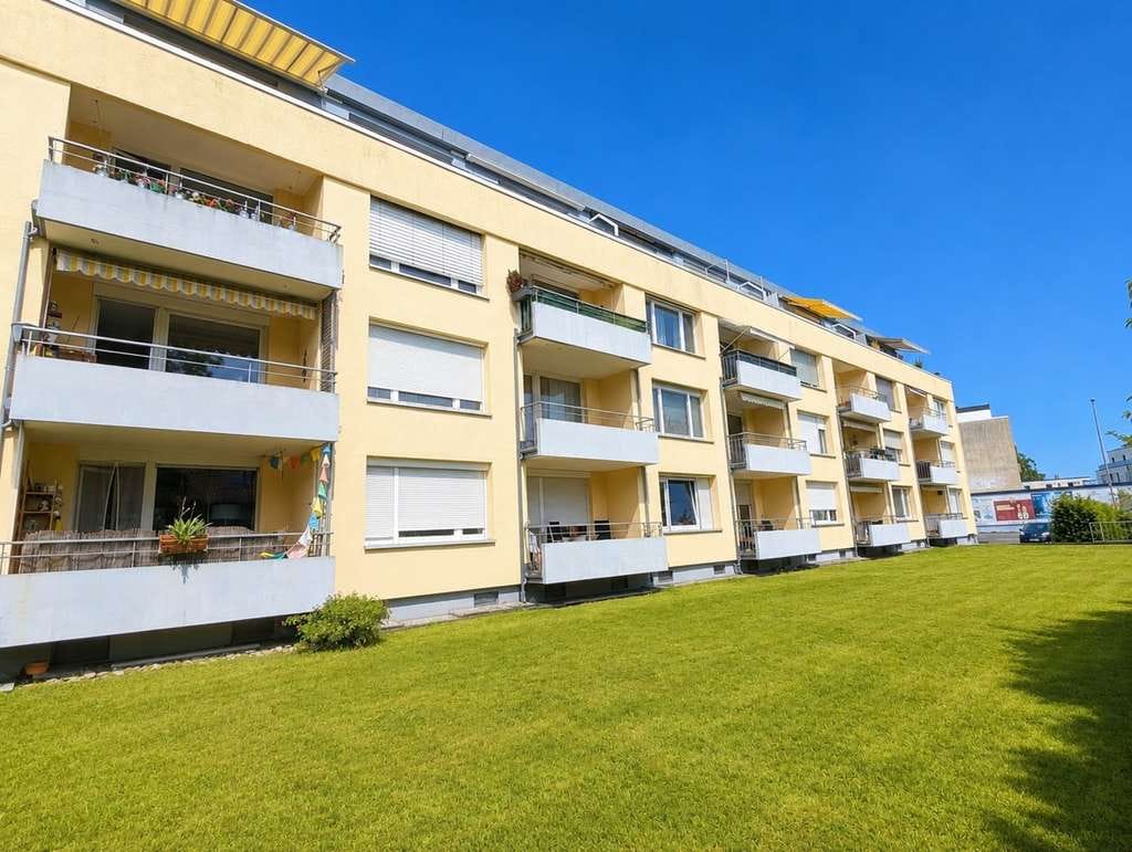 Immobilie in Friedrichshafen - Attraktive 2 Zimmer-Wohnung mit See- und Bergsicht in Friedrichshafen inkl. TG-Stellplatz - Bild 1