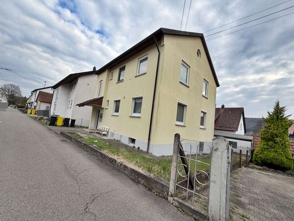 Immobilie in Urbach - Zweifamilienhaus mit ausgebauter Bühne  großem Potenzial - Bild 0