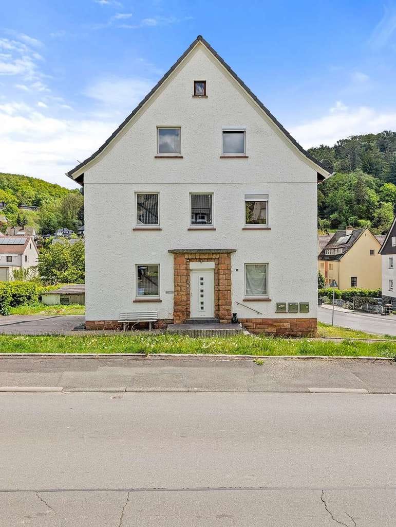 Immobilie in Biedenkopf - Renditestarke Kapitalanlage - voll vermietetes, attraktives Mehrfamilienhaus in beliebter Wohnlage - Bild 2