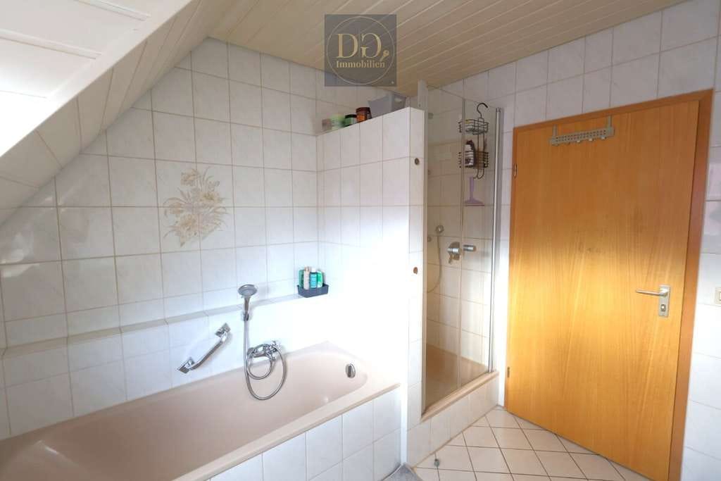 Immobilie in Bönnigheim - Fast wie ein eigenes Haus: 105 m² Maisonette mit 2 Balkonen & 2 TG-Stellplätzen in Bönnigheim - Bild 3