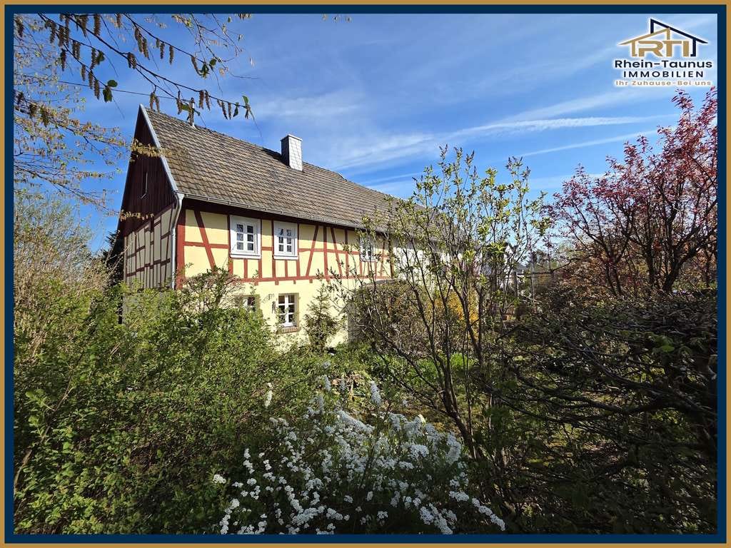 Immobilie in Döttesfeld - Von RTI: Charmantes Fachwerkhaus mit verwunschenem Garten und Ausbaupotenzial in Döttesfeld! - Bild 0