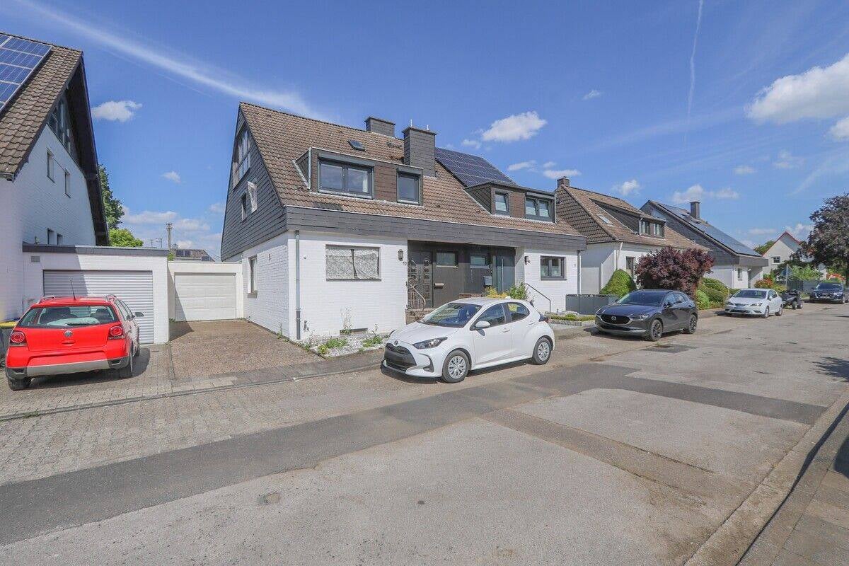 Immobilie in Korschenbroich - Charmante Doppelhaushälfte mit Garten und Garage  in ruhiger, begehrter Wohnlage von Kleinenbroich - Bild 1